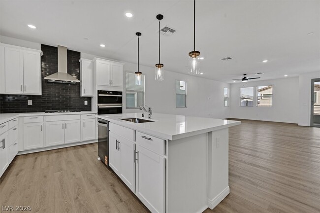 Photo - 1520 Little Penguin St