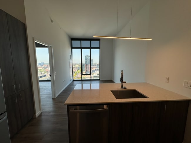 Photo - 144 N Aberdeen St Unidad 1306