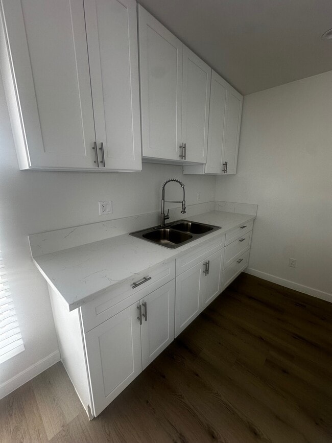 Photo - 13001 Vanowen St