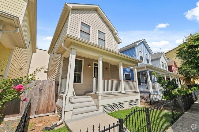 Building Photo - 1053 W 16th St Rental