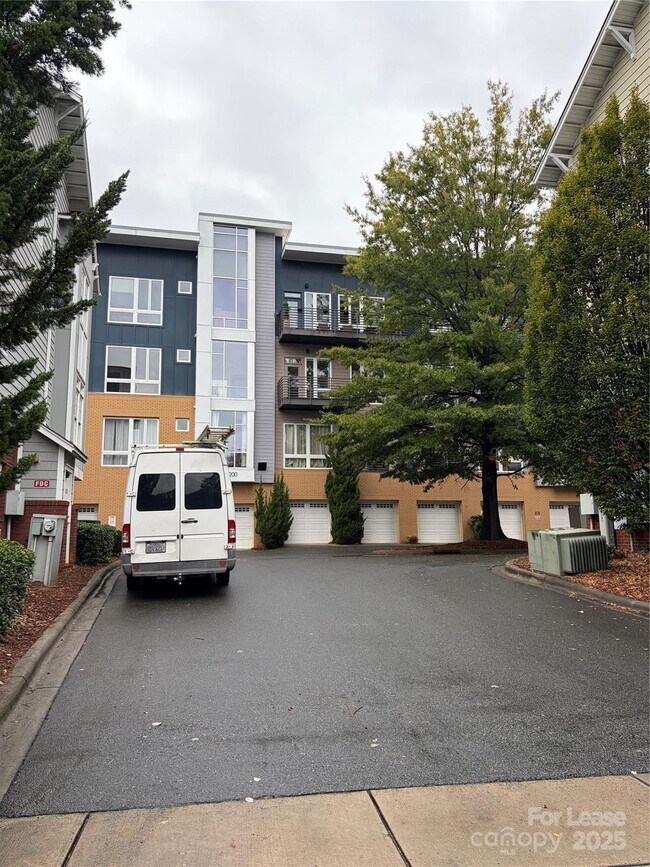 Photo - 2200 Lyndhurst Ave