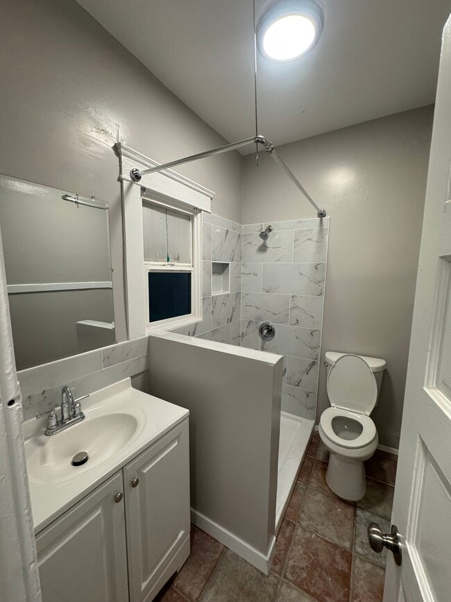 Photo - 830 Park Blvd