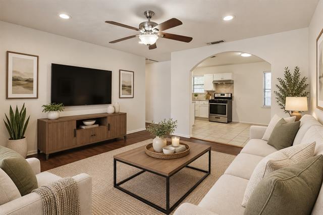 809 Helen Dr