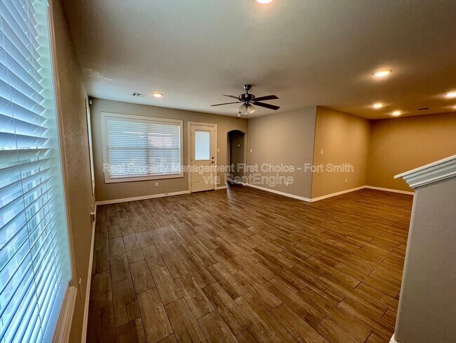 Photo - 6623 Leightyn Ln