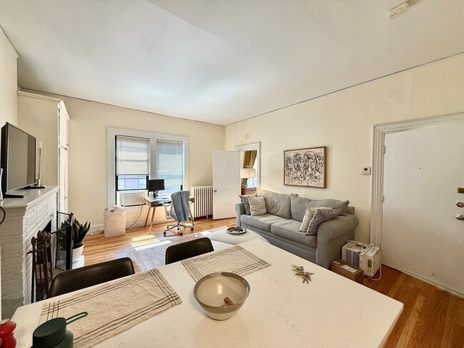 Photo - 337 Beacon St Unidad #9