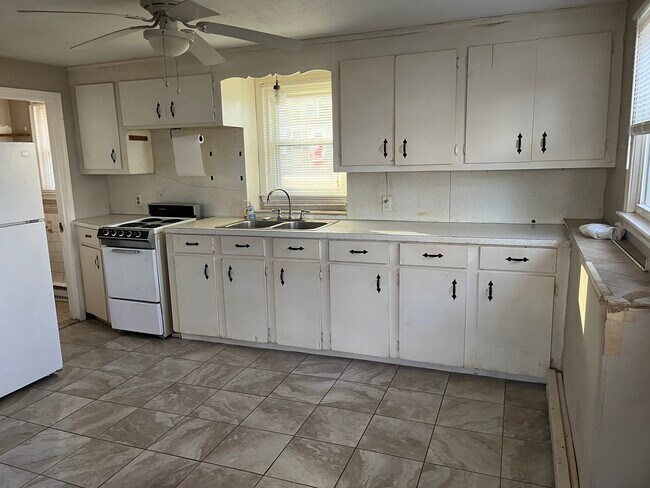 Photo - 136 Custer St