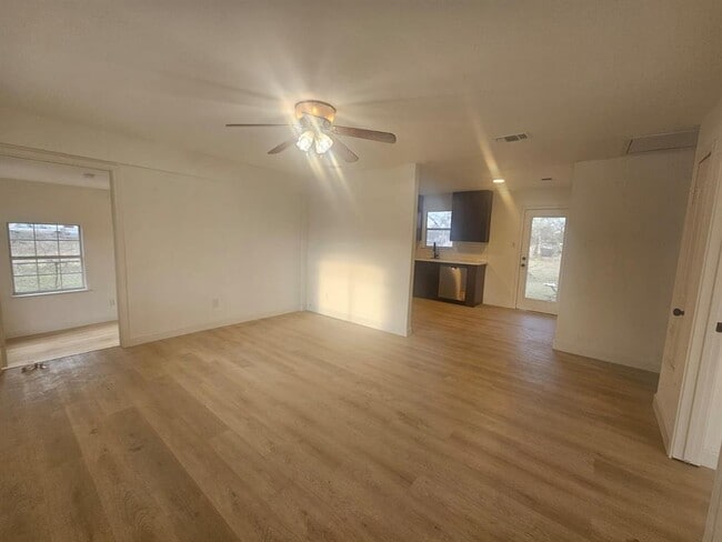 Photo - 1300 Hondo St