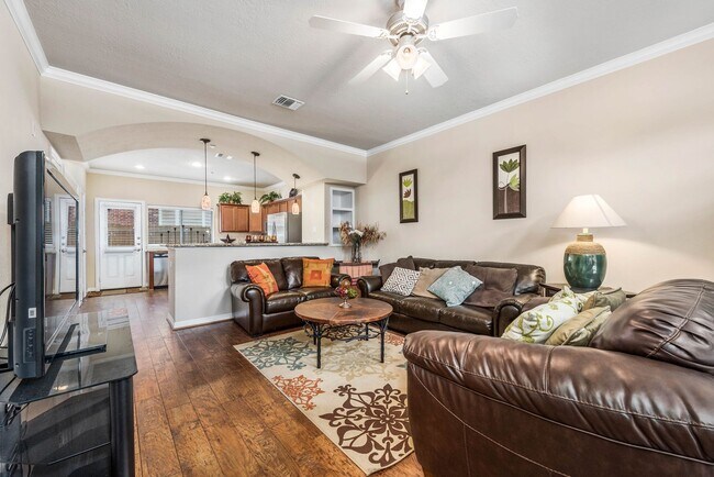 Photo - AUGUST PRE-LEASE 4bed/4.5 Lakeridge Townhome!