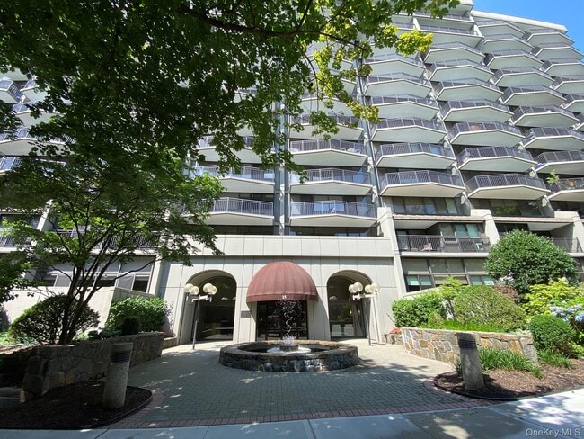 Building Photo - 15 Stewart Pl Unit 10E