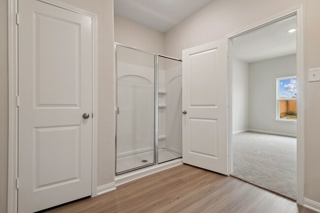 Photo - 332 Kingston Wy