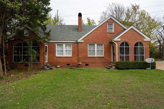 Photo - In the heart of Old Cloverdale!