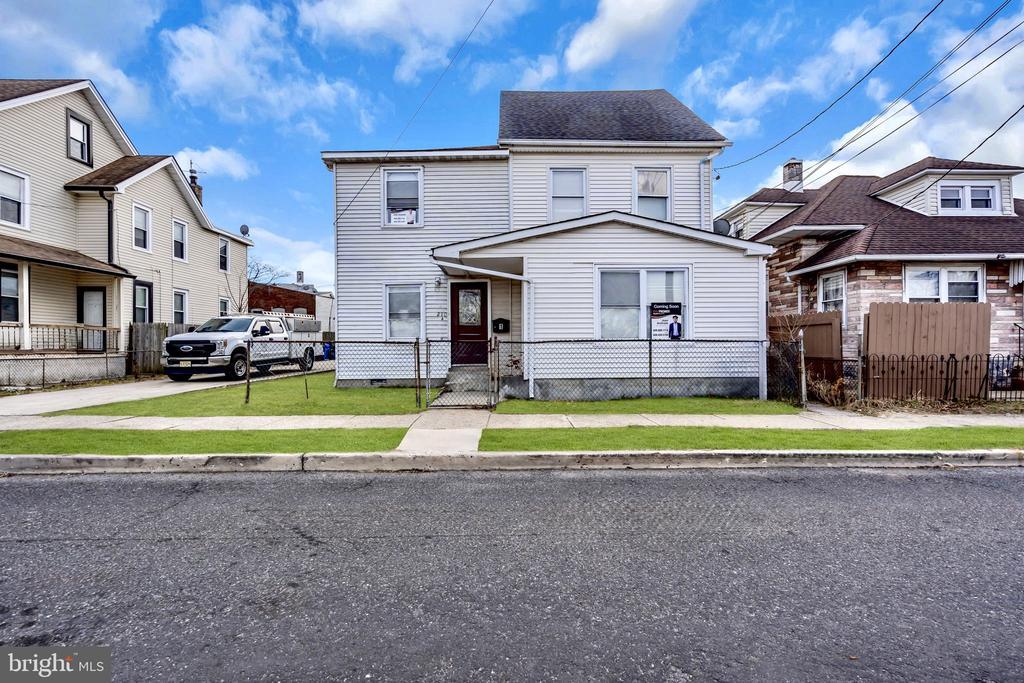 Photo - 210 Kossuth St