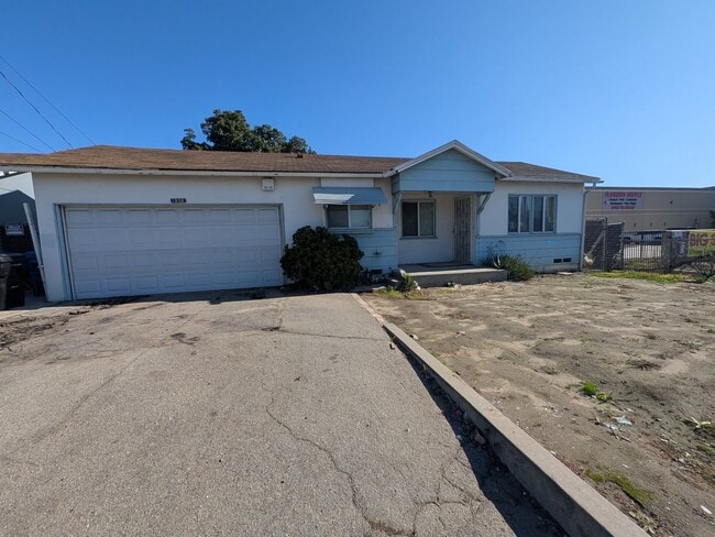 Building Photo - Charming Newly Remodeled 2-Bedroom Home