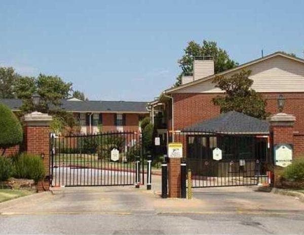 Building Photo - 4400 Hemingway Dr Unit 228