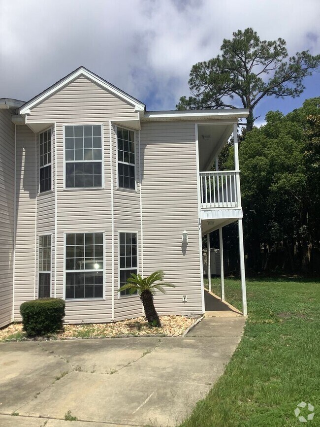 Building Photo - Spacious 3BR/3BA Townhome in PRIME location!!