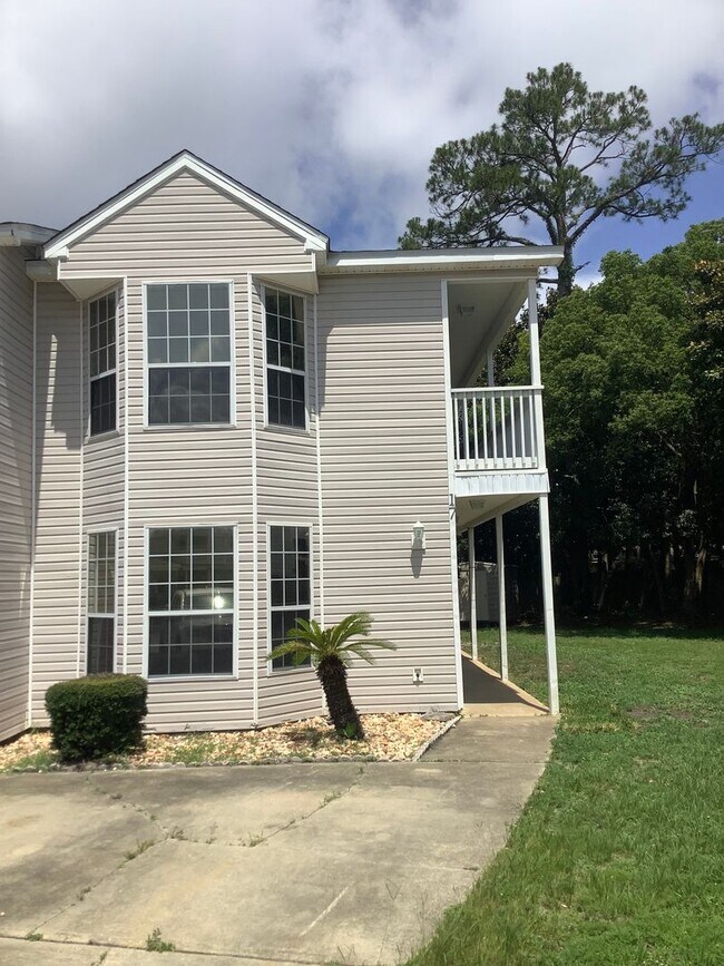 Spacious 3BR/3BA Townhome in PRIME location!! - Spacious 3BR/3BA Townhome in PRIME location!!