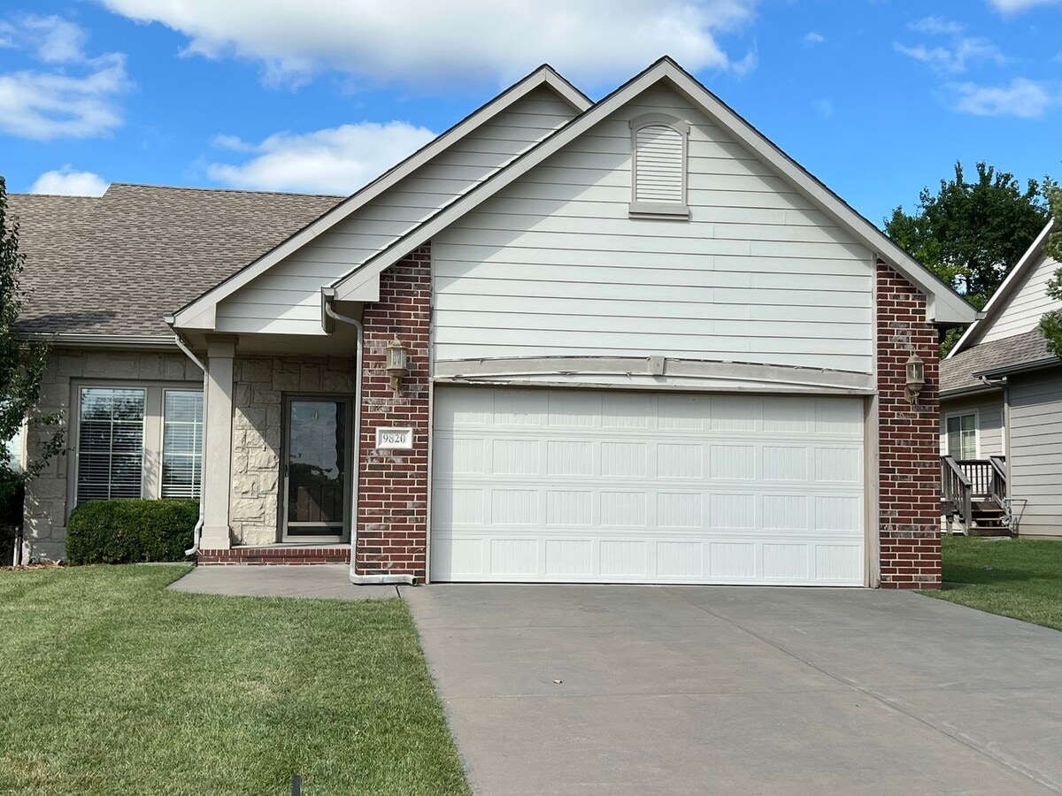 9818-9820 E 19th St N - 9818-9820 E 19th St N Unidad 9820 E 19th St N