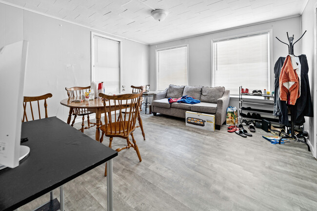 Building Photo - 122 Murray St Unit First Floor Rental
