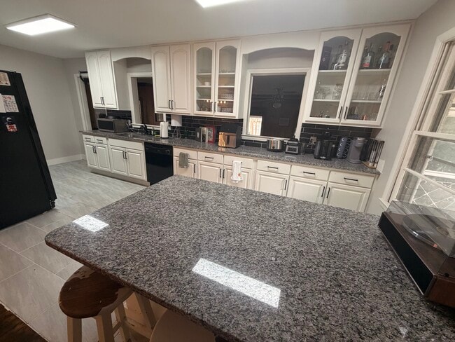 Photo - 321 Village Dr