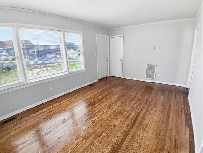 Photo - 911 Andes St