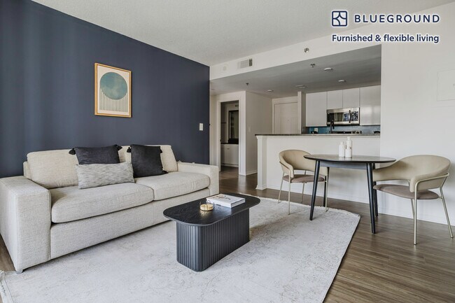 Photo - 850 N Randolph St Unidad FL13-ID944