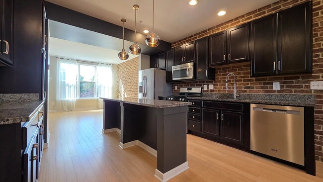 Photo - 1409 Trafalgar Ln