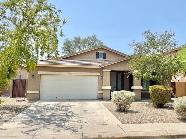 Huge 3 Bed+DEN, 2 Bath Home! - Huge 3 Bed+DEN, 2 Bath Home!