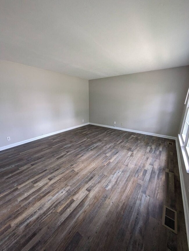 Photo - 4 Bedroom Pet Friendly Home For Rent With ...