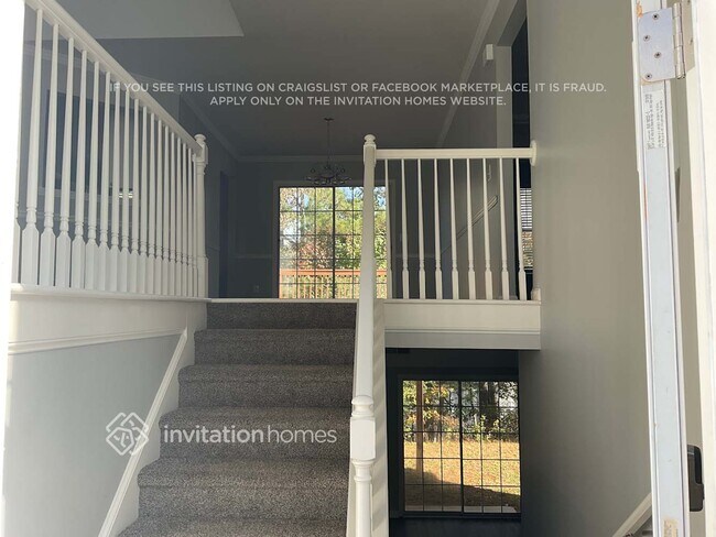 Photo - 1306 Waymar Way SW