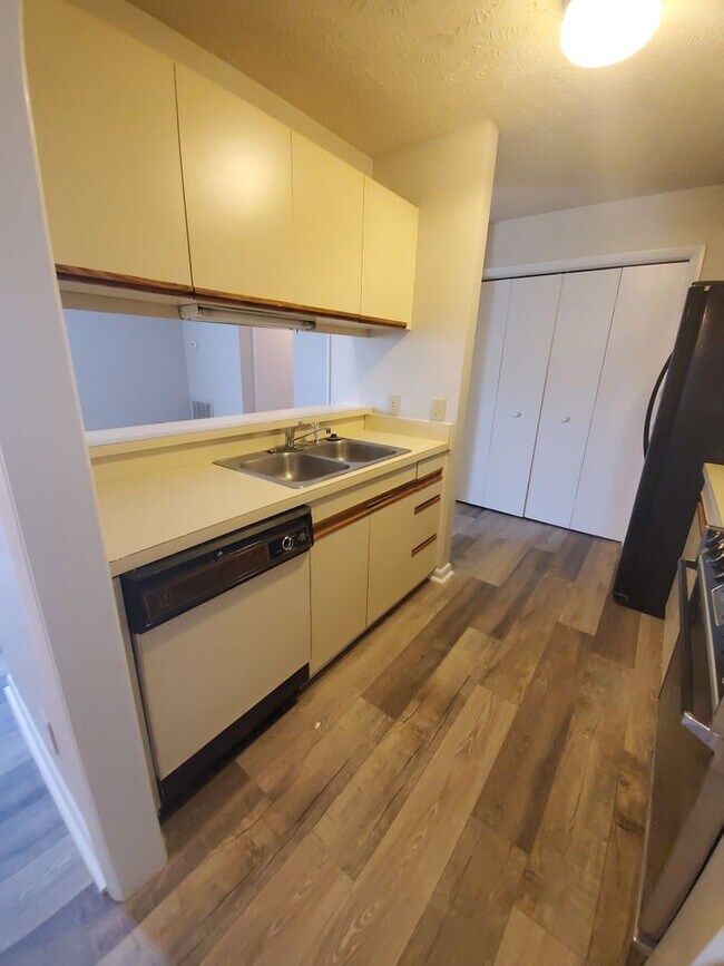 Photo - 672 Bartons Landing Pl