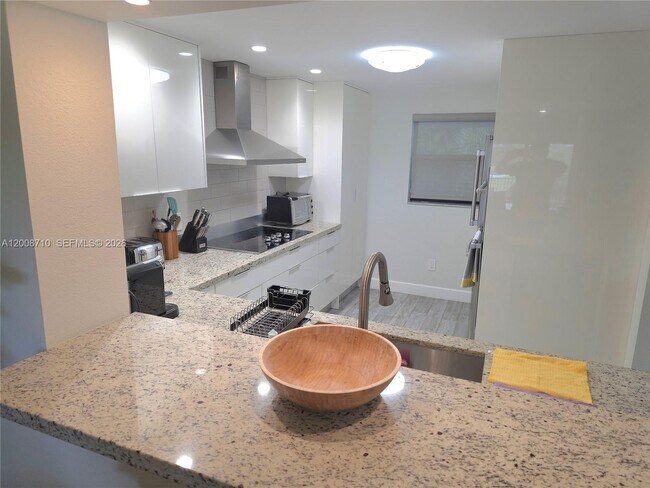 Photo - 16171 Blatt Blvd Unit 302