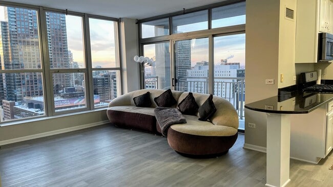 Building Photo - 600 N Dearborn St Unit 1901