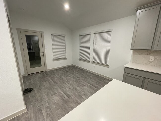 Photo - 618 Hidden Brk Dr