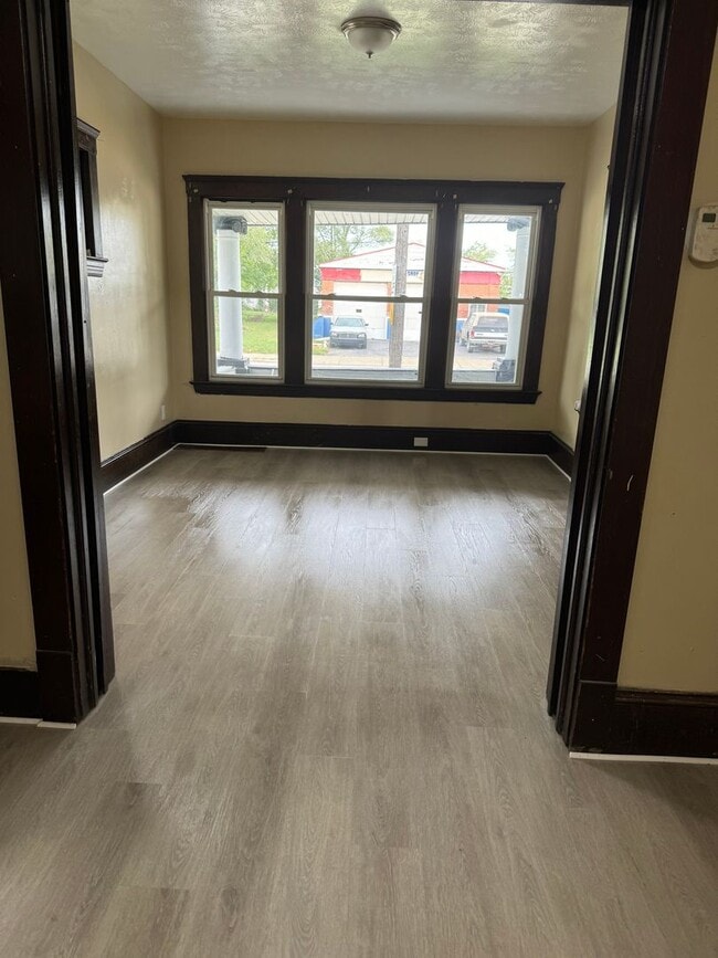 Photo - 4bd Single Newburgh Hts Area Cash Pay/Section 8