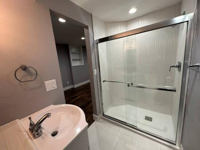 Photo - Dexter Unit 101 - Cozy & Stylish Studio – 12 Mins to UW, 10 min Space Needle, In-Unit... Unidad 101