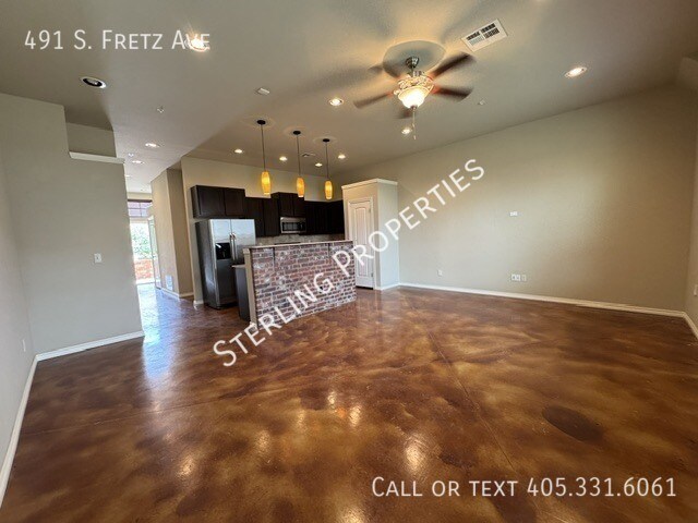 Photo - 491 S Fretz Ave