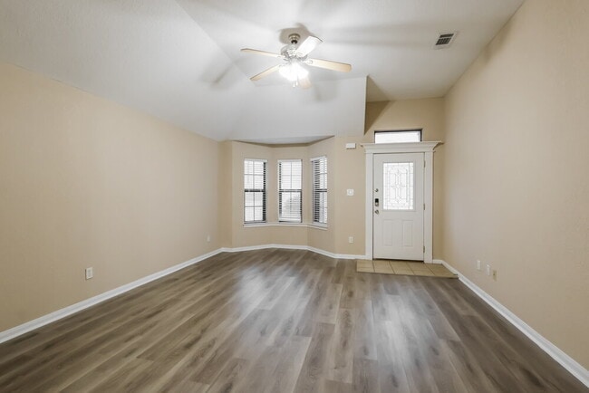 Photo - 131 Golfview Ct