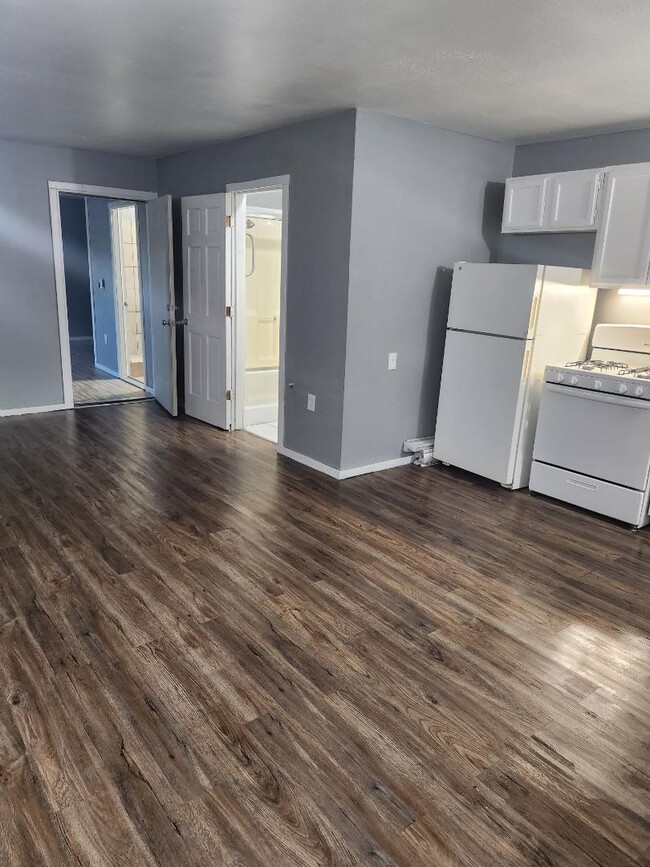 Photo - 9822 Brown St