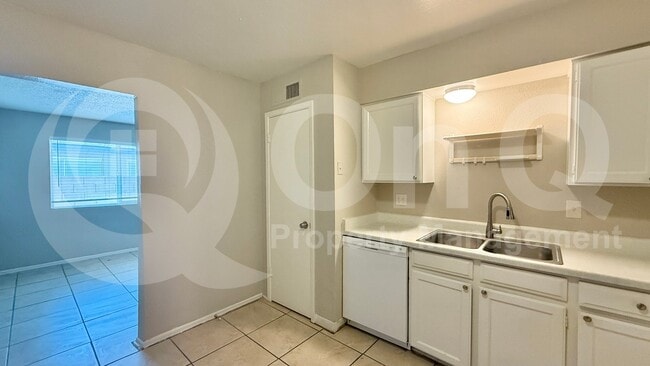 Photo - 132 E Ingram St