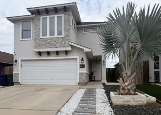 Building Photo - Cuatro Vientos Sur Rental