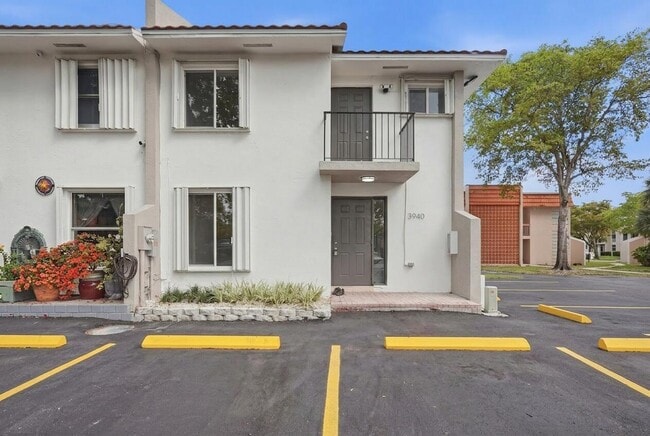 Building Photo - 3913 NW 76th Terrace