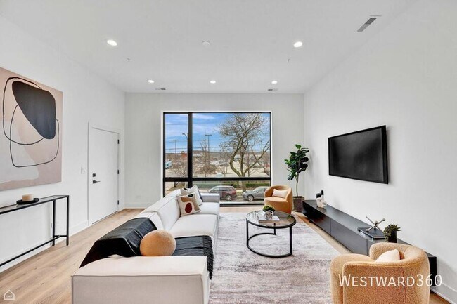 1616 W Hastings St Unit 100