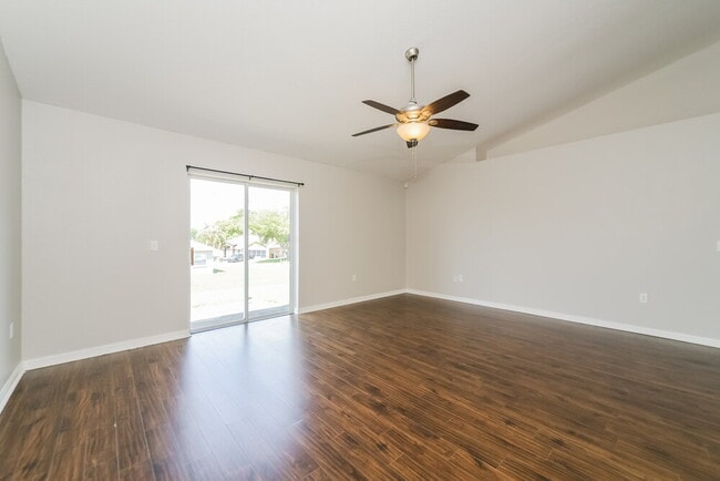 8364 Greystone Dr
