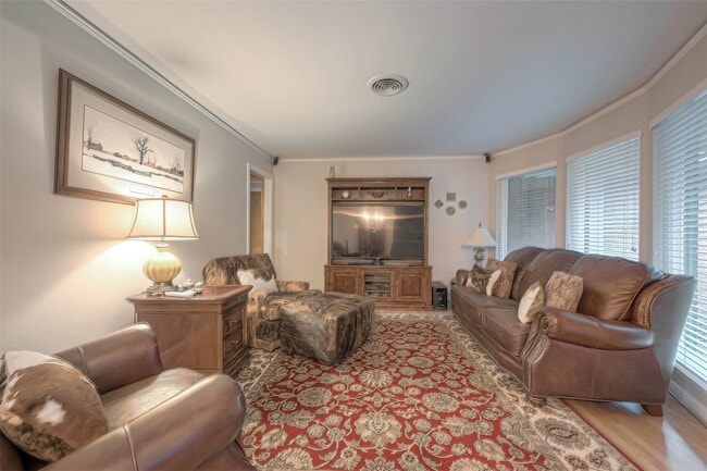 Photo - 6414 Pineshade Ln