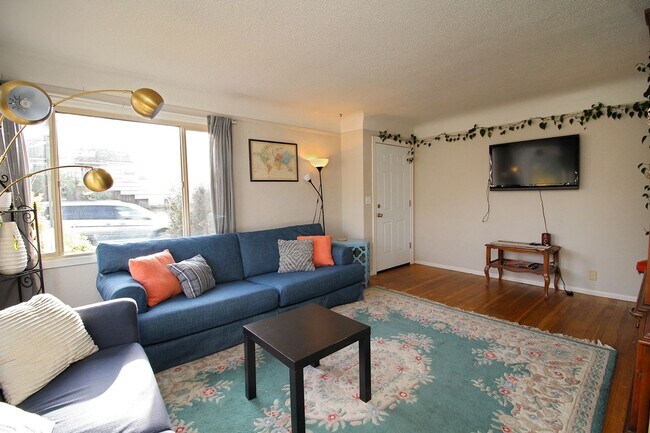 Photo - 7105-7115 NE Halsey St Unit 7115