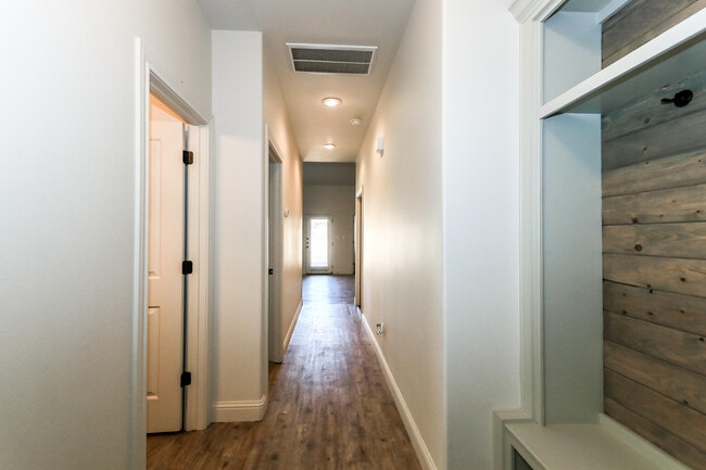 Photo - 2518 111th St