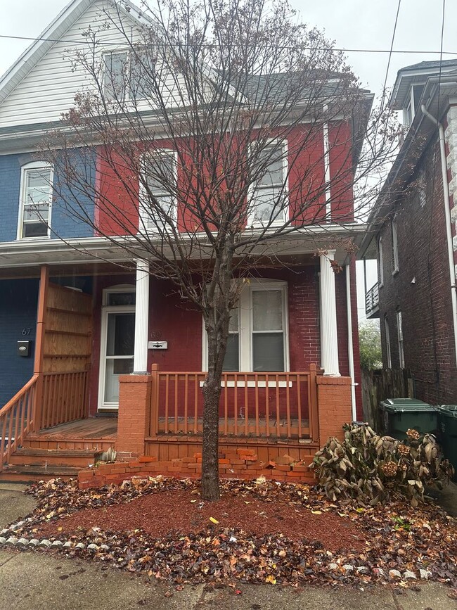 Duplex located on West Side Ave - Duplex located on West Side Ave House