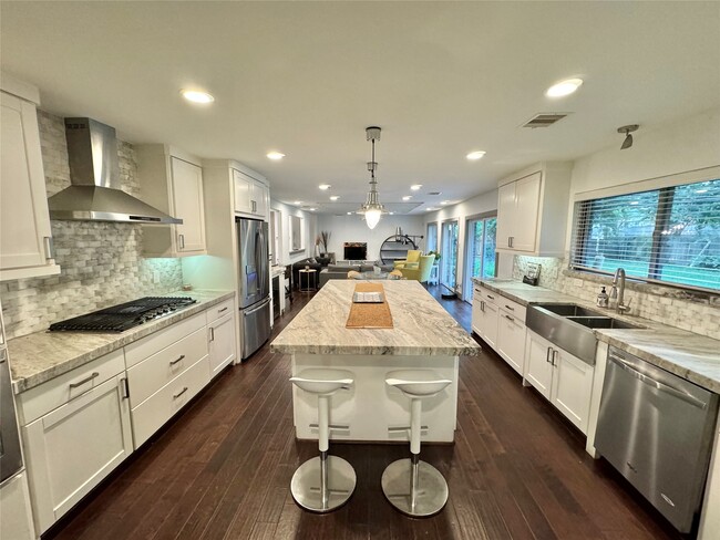 Building Photo - 9806 Cliffwood Dr Rental