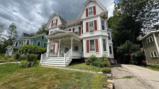 Building Photo - Spacious Sunny 2 BR-Walk to Downtown-Laund... Unit 229B Rental