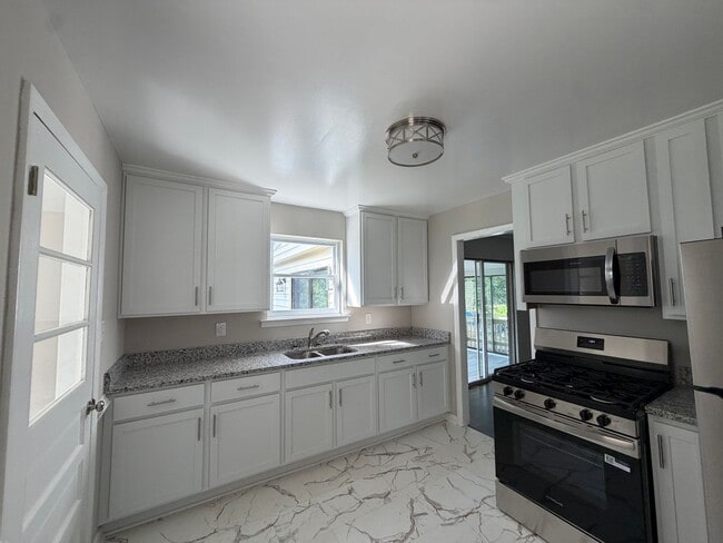 Photo - 126 Deerfield Dr